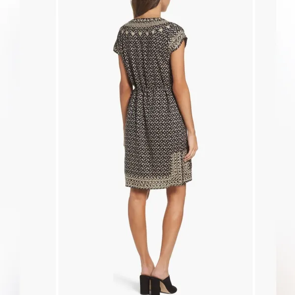THML Black and Cream Embroidered Printed V-Neck Shift Dress with Tie size small - Image 4