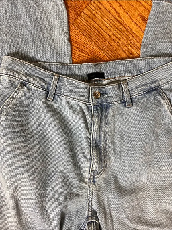 Uniqlo Light Wash Jeans - Classic Straight Fit - Image 3