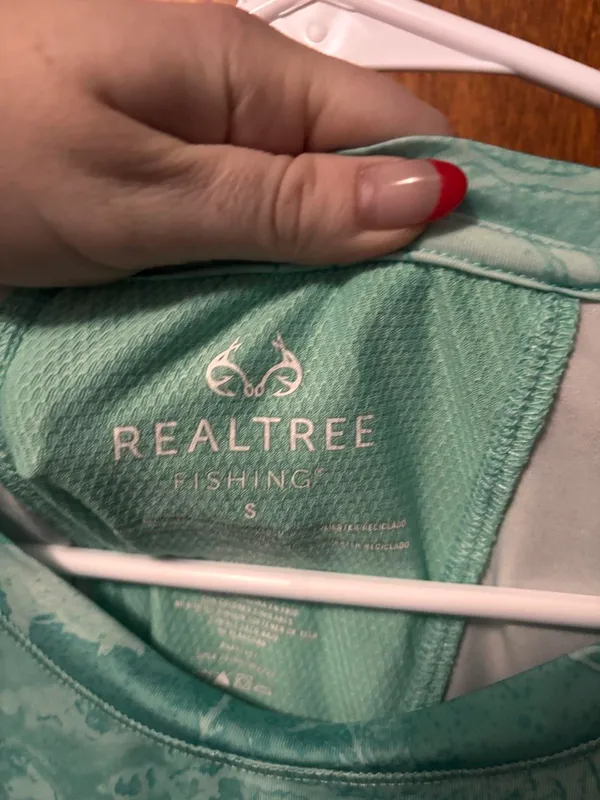 Realtree Fishing Long Sleeve Women’s Shirt - Image 2