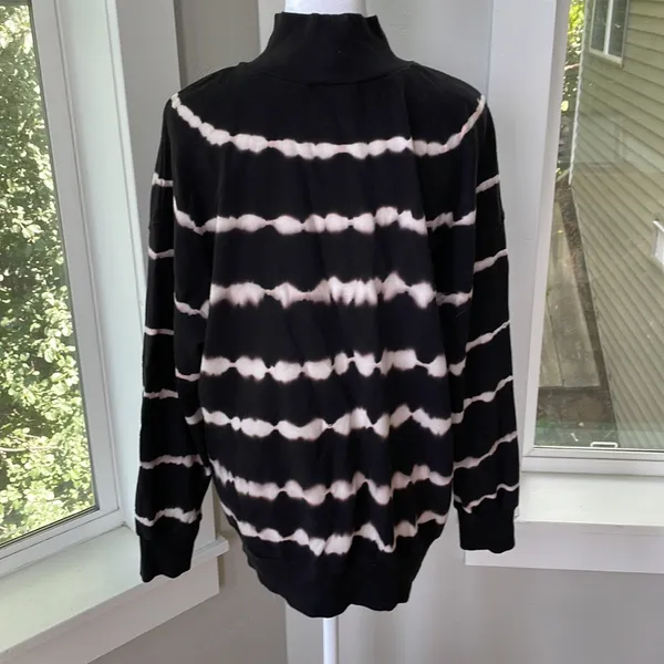 Wild Fable Oversized Black White Tie Dye Mockneck Sweatshirt Size Medium - Image 5