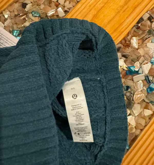 Cable Knit Pom Beanie - Image 3