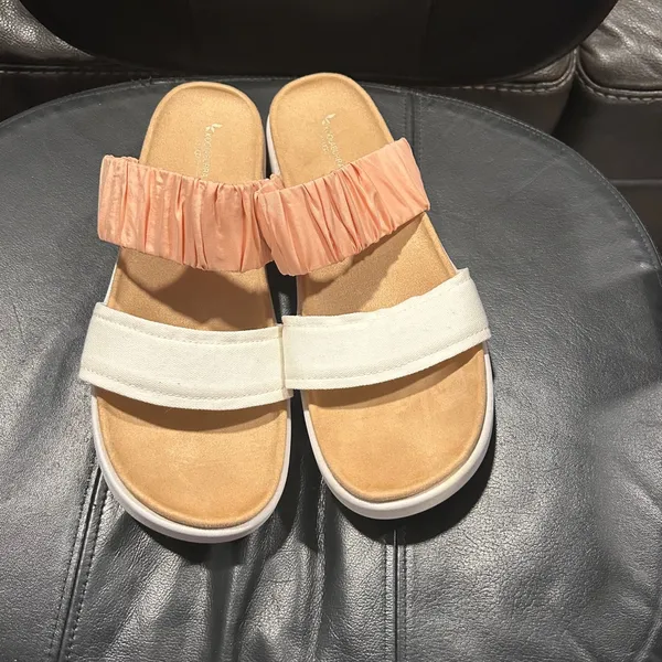 UGG Women's Sandals in Peach and White - Image 2