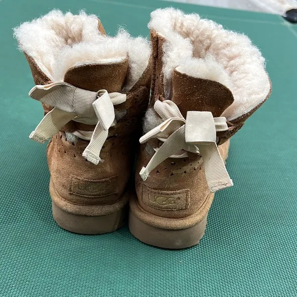 UGG Boots Womens Dae Sunshine Bailey‎ Bow Ankle High Fur Brown size 6 - Image 4