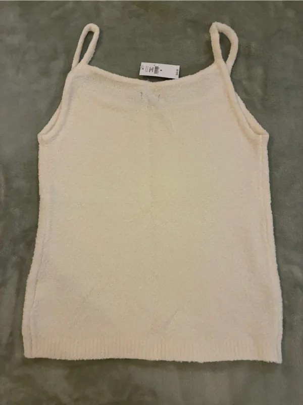 Women’s Gap Brand Cozy Cream Fuzzy Tank & Short Lounge Set Size Medium - Image 4