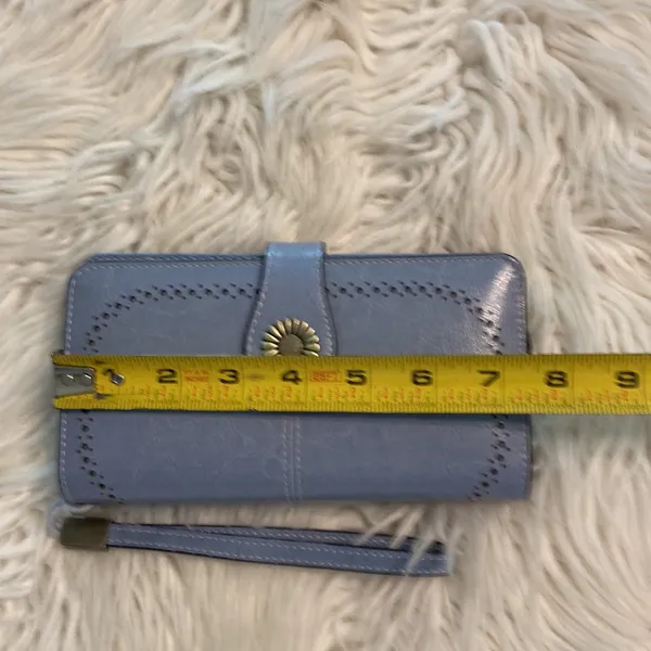 Women’s Wallet/ Wristlet BNWOT color light blue so many cards space see photos - Image 8