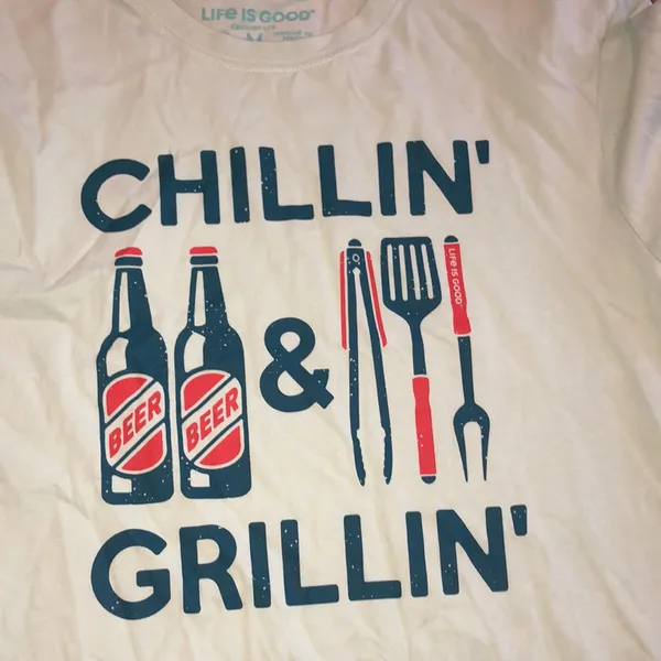 Life is good green graphic T-shirt chillin and grillin size medium - Image 2