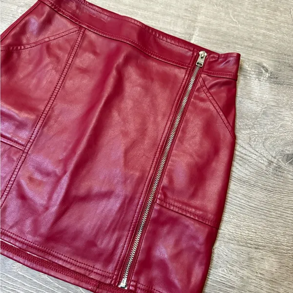 •EXPRESS• FAUX LEATHER MINI SKIRT - Image 2