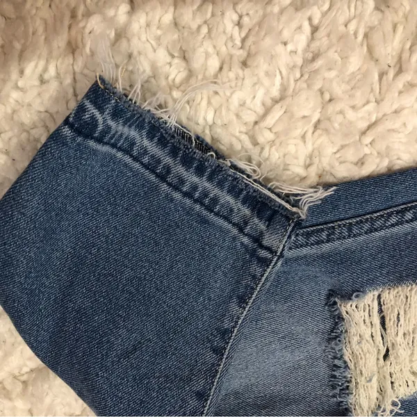 Hollister Distressed Raw Hem Straight Mom Jeans Light Wash‎ 7 Regular - Image 4