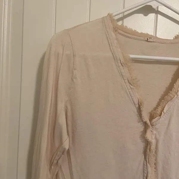 J.Crew women’s cream‎ frill button v-neck lightweight 3/4 sleeve blouse medium - Image 2