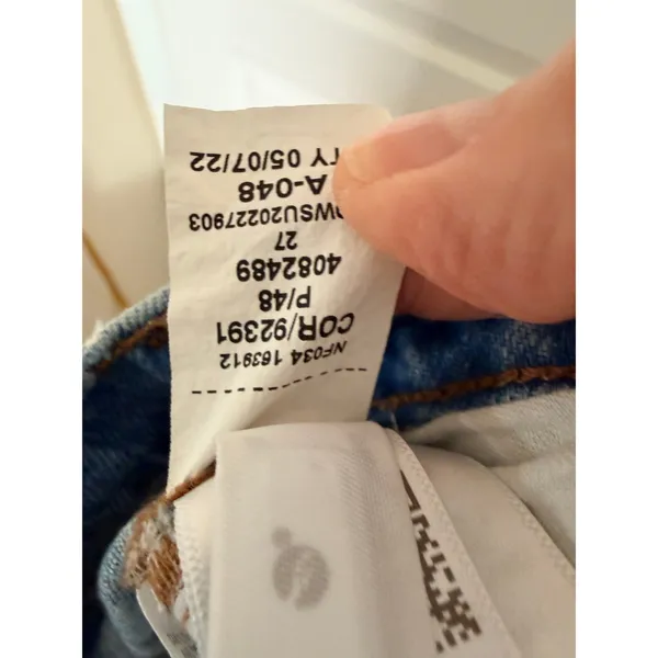 Madewell Relaxed Denim Shorts Women Size 27 Light Blue Distressed Raw Hem NF034‎ - Image 6