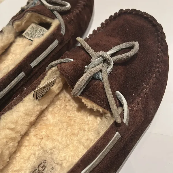 UGG women’s Sheep Lined Moccosin In Coco Brown Size 8. - Image 10