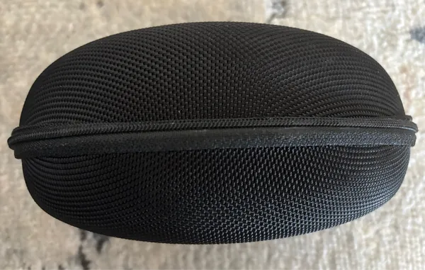 Oakley | Radar Array Soft Vault glasses case - Image 9
