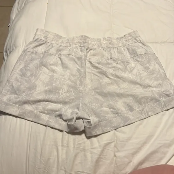 Lululemon Shorts. Spring Break 31/2”. NWOT - Image 2