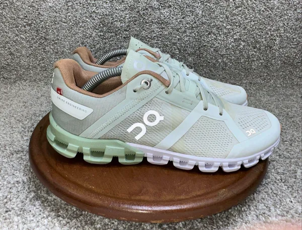 On Cloud women size 8 men’s 6.5 - Image 3