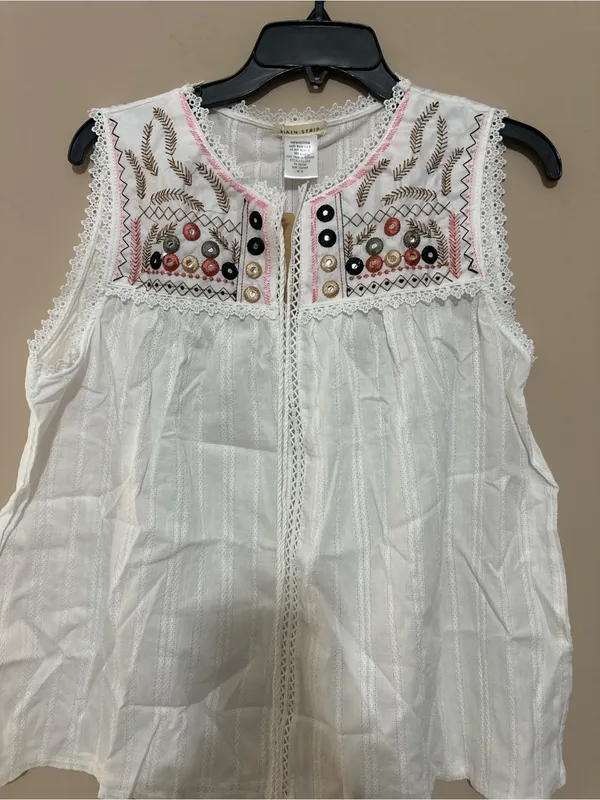 Main Strip White Embroidered Tassel sleeveless top - Image 3