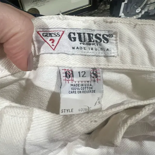 Vintage GUESS Women's White High-Waisted Cut-Off Denim Shorts Standard Size 12 - Image 8