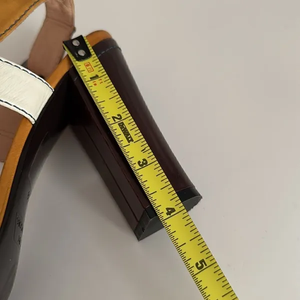 Marc by Marc Jacobs Women's Brown and White heels EUC - Image 3