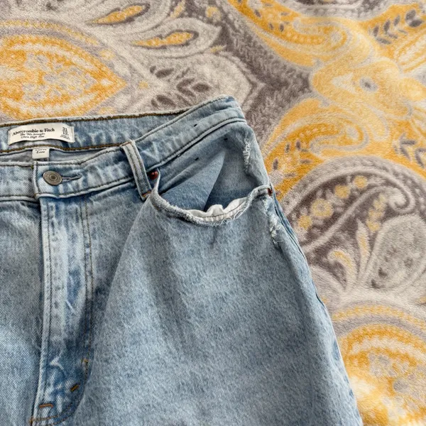 Abercrombie and fitch 90s straight high rise jeans size 12 - Image 6