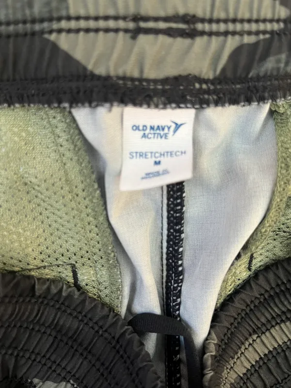 Old Navy Active size medium camo shorts from ! - Image 3
