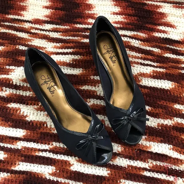 Life in Progress 90s Dark Navy Blue open peep toe pumps kitten heels bow detail office siren core #coquette #academia #preppy Size 6M - Image 2
