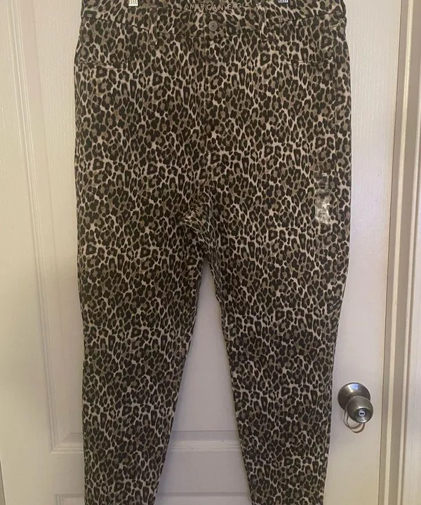 American Eagle Outfiters - Image 3
