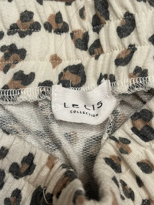 Le lis Two piece Boutique Cheetah Print Set - Image 3