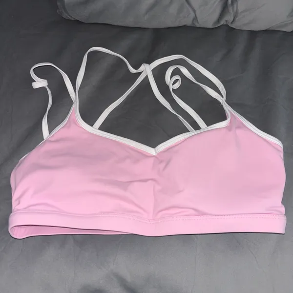 💗 Pink Amazon Sports Bra 💗 Cute + comfy and perfect for workouts, errands, or everyday wear! In great condition and ready for a new home 🫶🏼✨ - Image 2