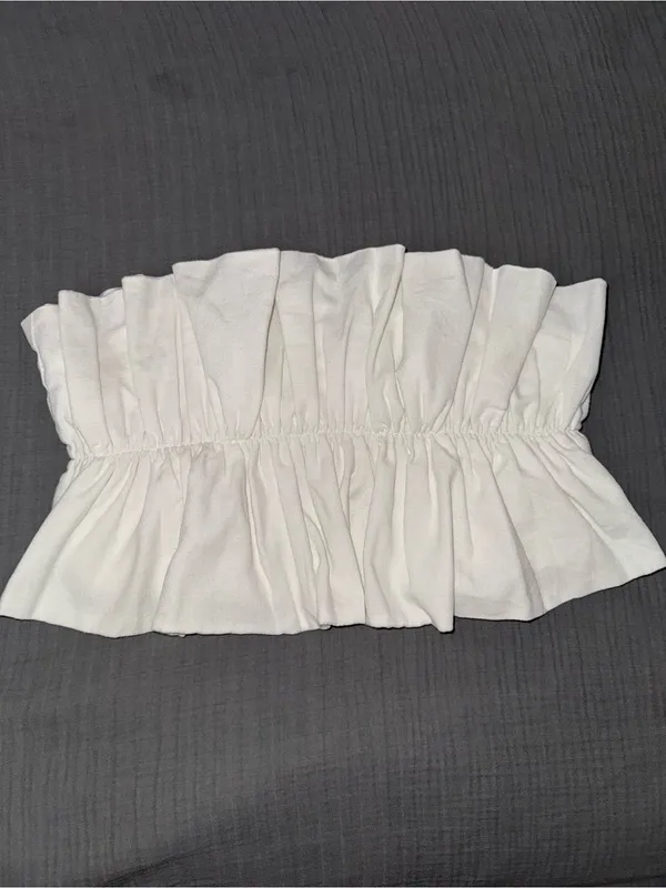 Selfie Leslie Off-Shoulder Ruffle Crop Top in Cream - Image 4
