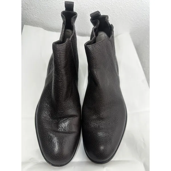 Michael Kors Chelsea boot with pebbled leather and stylish chain - Image 8