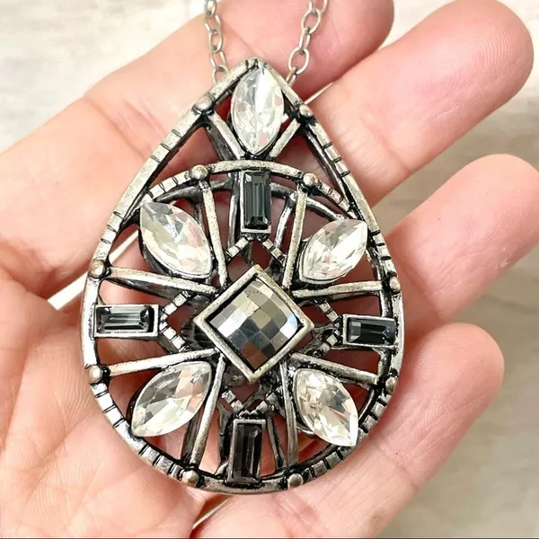 Long silver tone rhinestone pendant necklace - Image 2