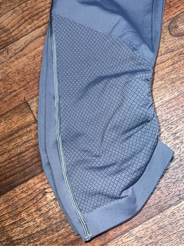 lululemon athletica grey Ruched Hem Leggings cropped size 6 - Image 7
