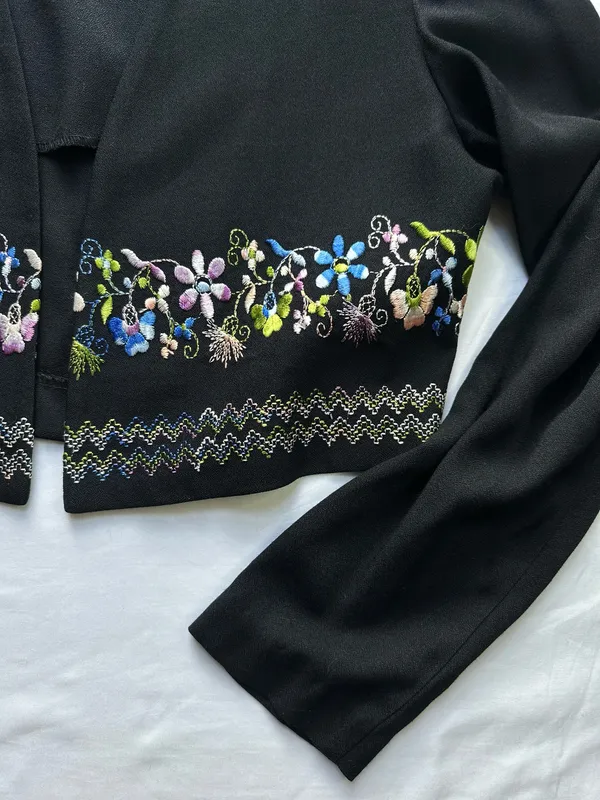 John Roberts VTG Y2k Black Embroidered Cropped Blazer Jacket S8 - Image 4