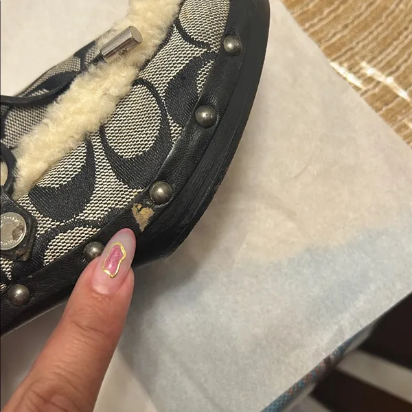 Coach Women's Black and Cream Fuzzy Slippers - Image 5