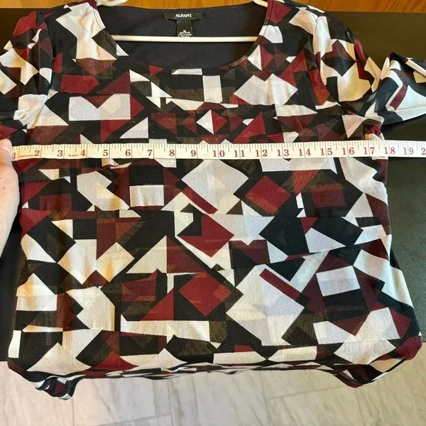 Alfani Geometric Artsy Print Medium Top Burgundy Black & White Flattering‎ - Image 5
