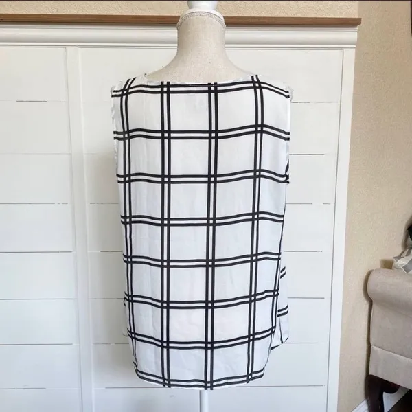 LOFT Women's Windowpane Pleated Dressy Sleeveless Blouse -‎ L EUC - Image 3