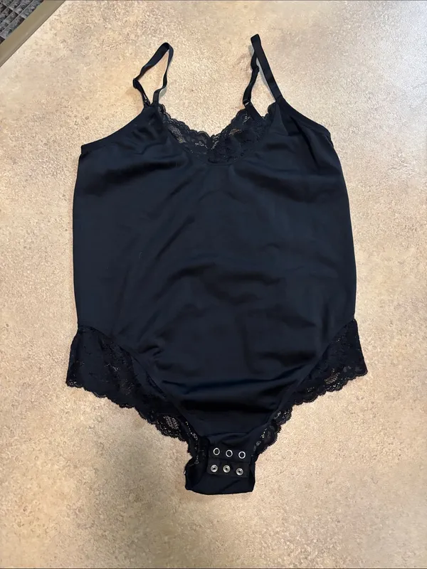 Black Lace-Trim V-Neck Bodysuit for Women - Image 2