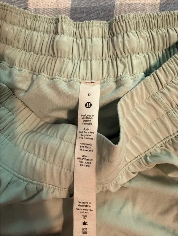 Light Green Lululemon Shorts Size 6 - Image 4