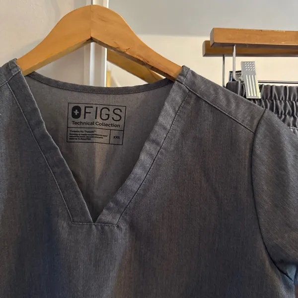  Figs Heathered Grey Women’s Top & Joggers Set  - Image 2