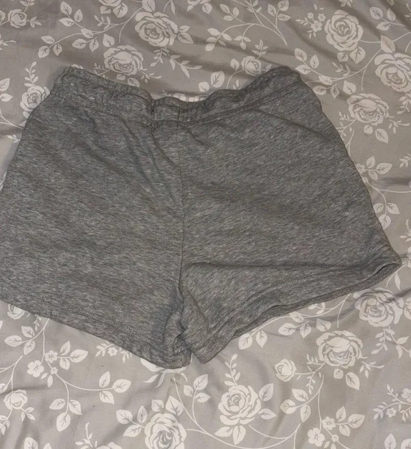 High Waist Nike Grey Sweat-Short - Image 2