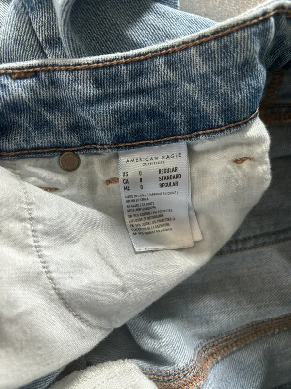 American Eagle Outfitters Mom Jeans - Image 3