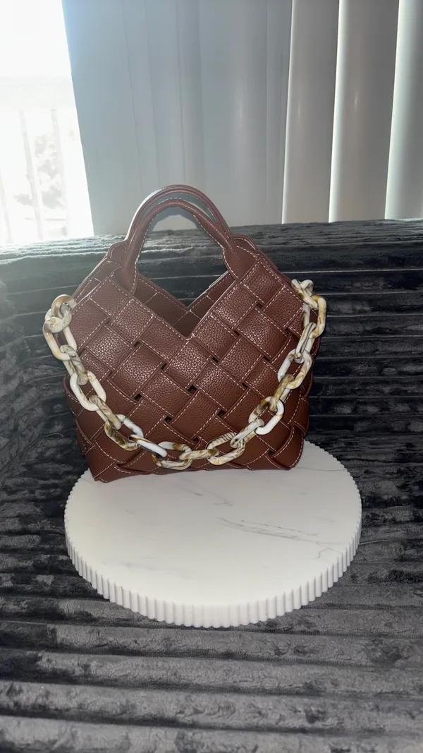 Brown Woven Faux Leather Handbag with Chunky Chain 👜 - Image 8