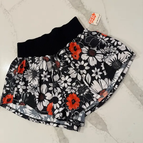 Free People Movement NWT Carpe Diem Printed HR Shorts Women’s Large Tuxedo Daisy - Image 4