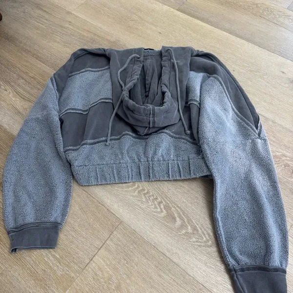 BDG Leanne Cropped Pullover Hoodie Sweatshirt - Image 8