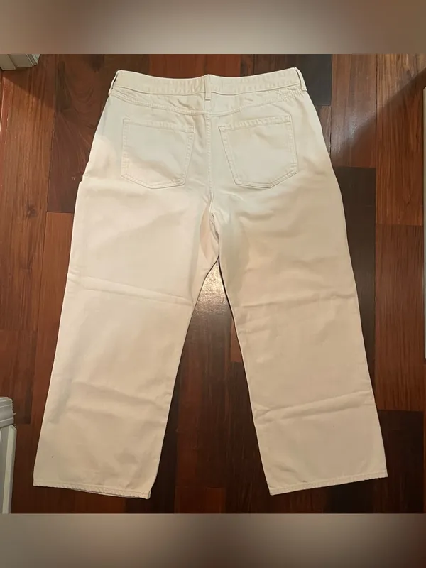 Hollister Women’s Cream Ultra High-rise Baggy Denim Jeans - Short Length - Image 2