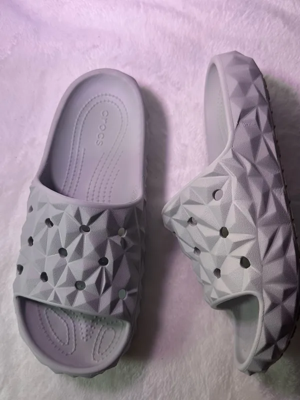 CROCS White Geometric Slide Sandal - Image 6