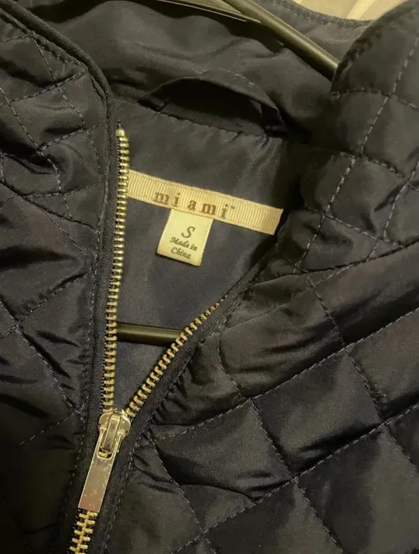 Francesca’s Navy Blue Quilted Gold Zipper Vest - Image 4
