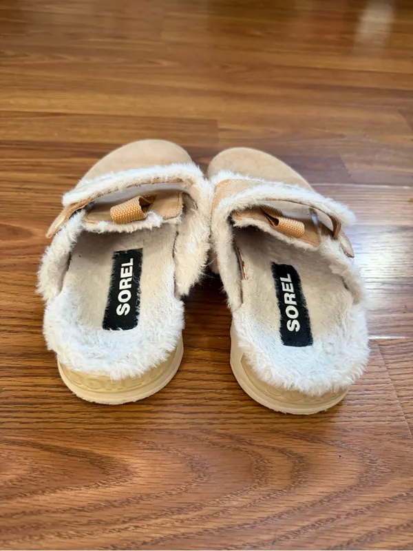 Sorel Viibe Cozy Clog in tan suede with a plush shearling lining 6 - Image 3