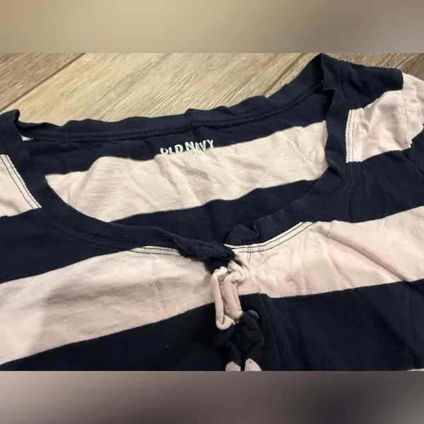 Old Navy Women’s Henley Navy and Pink Striped Top - Image 2