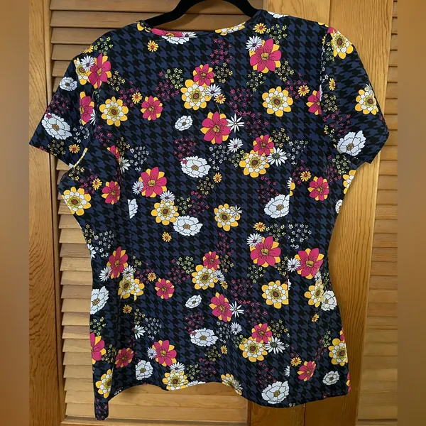 DICKIES Floral Scrub Top multicolor with black background size medium - Image 3
