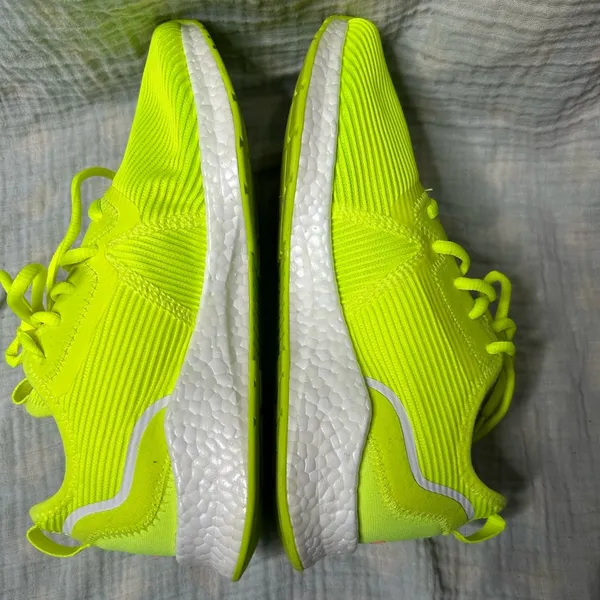 Neon Yellow Puma Running Shoes Soft Foam - Image 6
